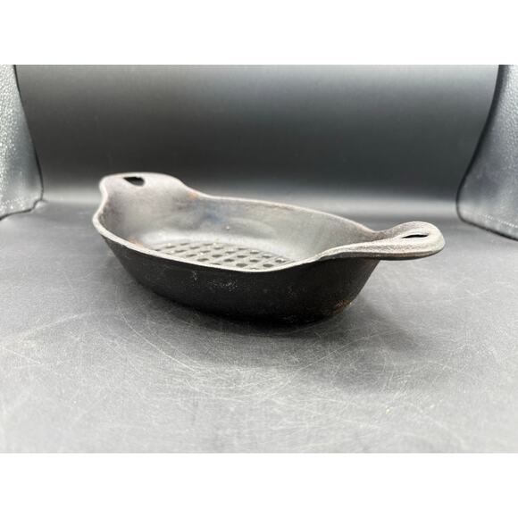 Vintage Oval Cast Iron Grilling Pan - 6”x6” - Picture 7 of 8